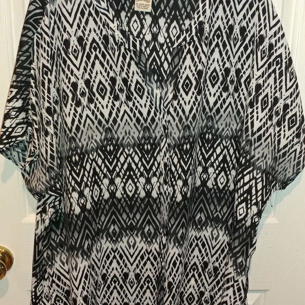 Button down top.  Never worn, 3x (22w-24w)